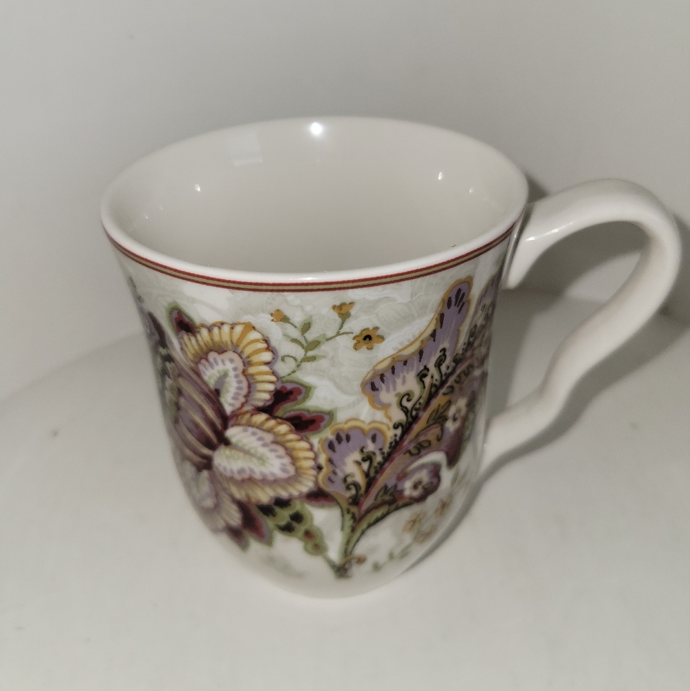 222 Fifth GABRIELLE CREAM Fine China Floral Paisley Coffee Mug Cup 4.25”